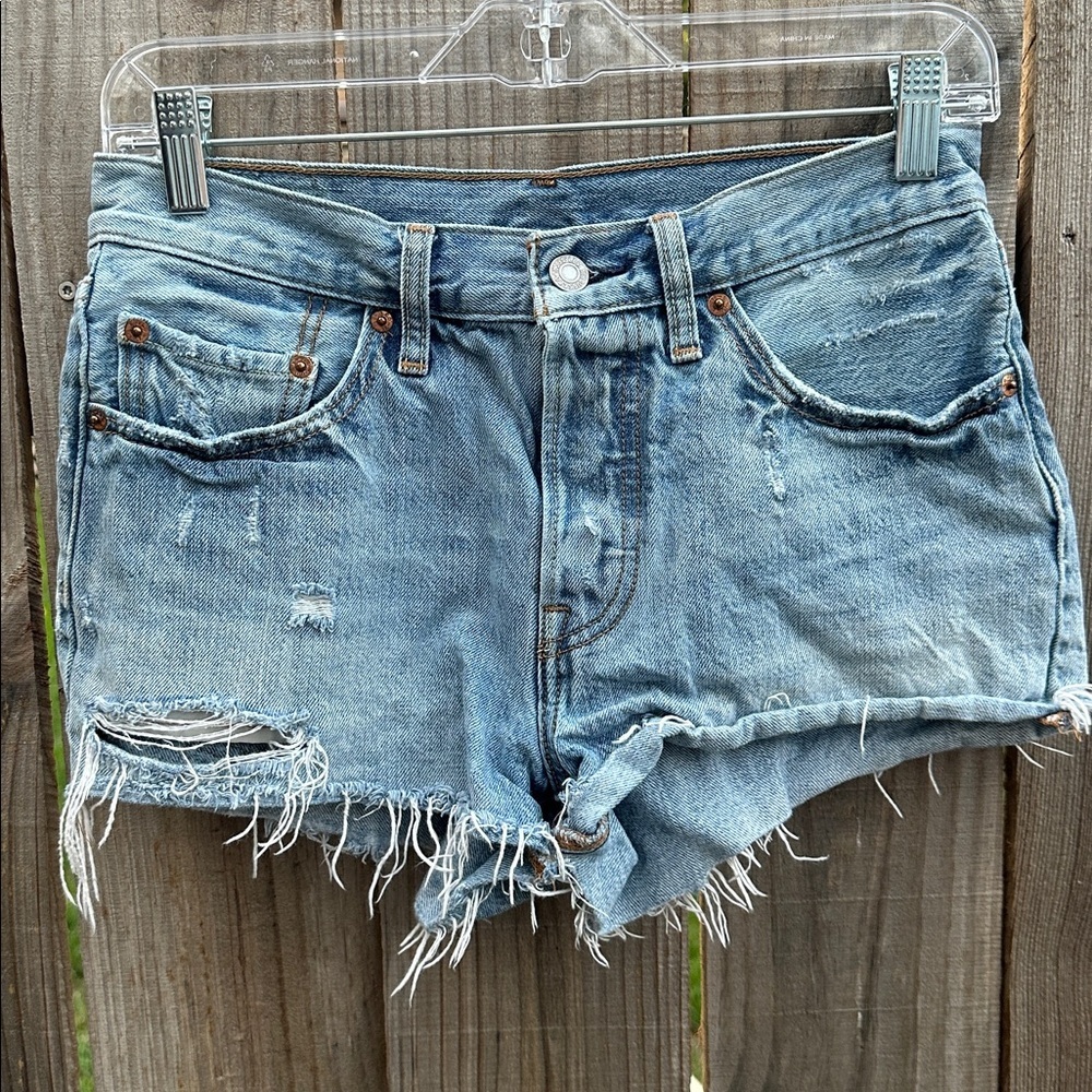 Levi's Light Blue Denim Distressed Jean shorts Size 26